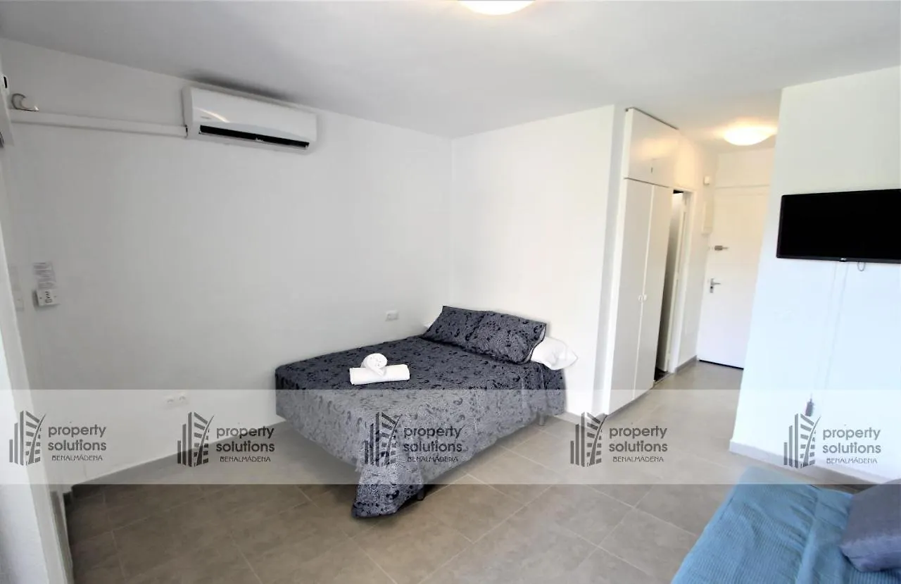 135 Agata Apartamentos. Piscina Y Playa. A Corta Distancia Del Centro. ベナルマデナ アパート
