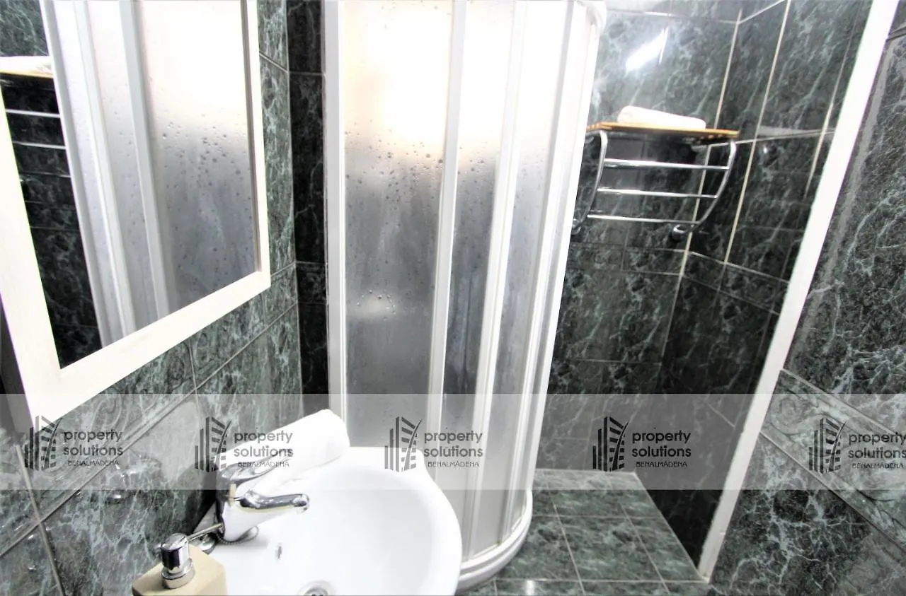 135 Agata Apartamentos. Piscina Y Playa. A Corta Distancia Del Centro. ベナルマデナ 0*,  スペイン