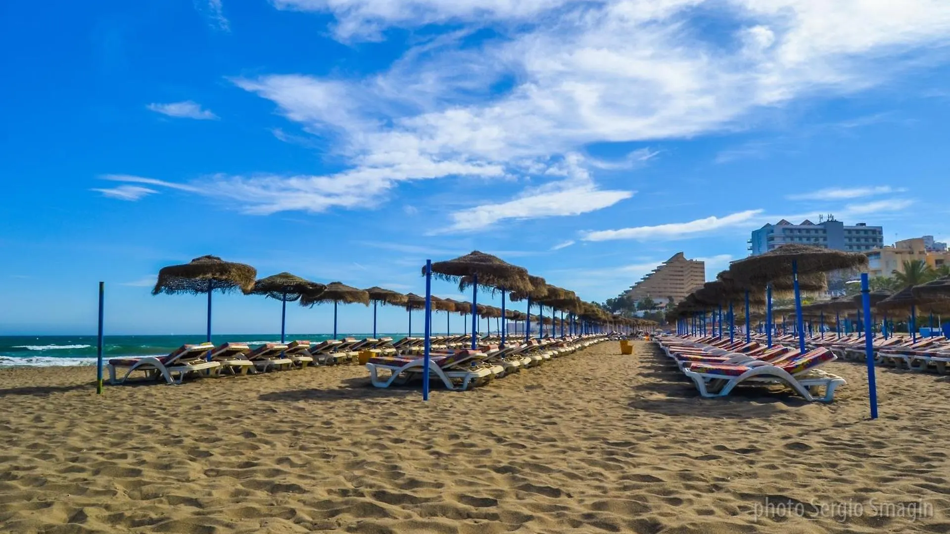 135 Agata Apartamentos. Piscina Y Playa. A Corta Distancia Del Centro. ベナルマデナ アパート