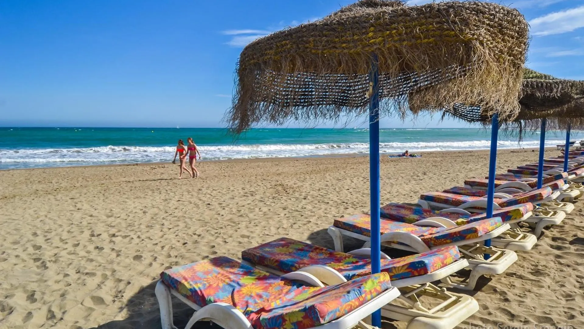 135 Agata Apartamentos. Piscina Y Playa. A Corta Distancia Del Centro. ベナルマデナ アパート
