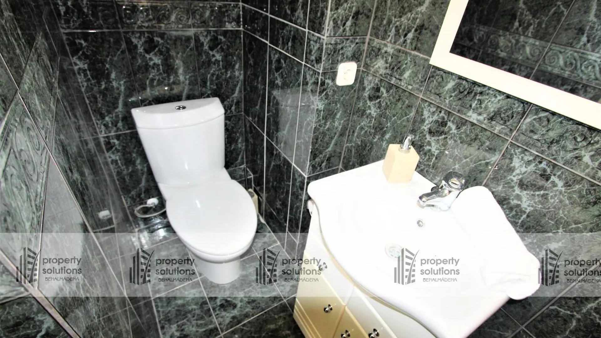 135 Agata Apartamentos. Piscina Y Playa. A Corta Distancia Del Centro. ベナルマデナ スペイン